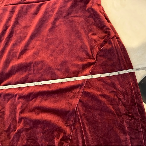 Lulus red velour dress with slit size L - Picture 5 of 11